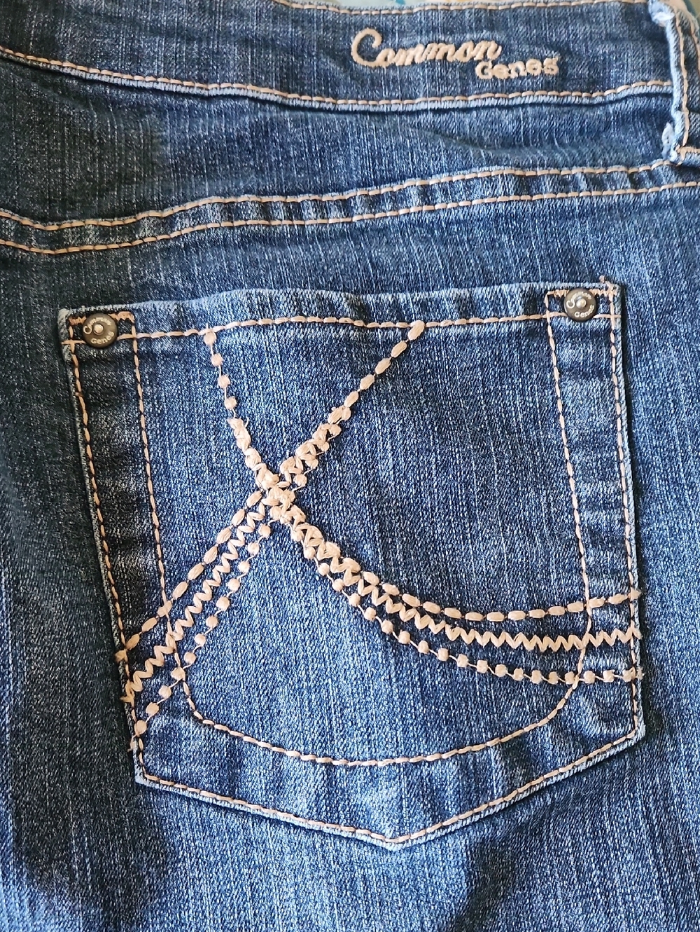 Common Genes Women's Blue Denim Capris with Cream Embroidered Back Pocket